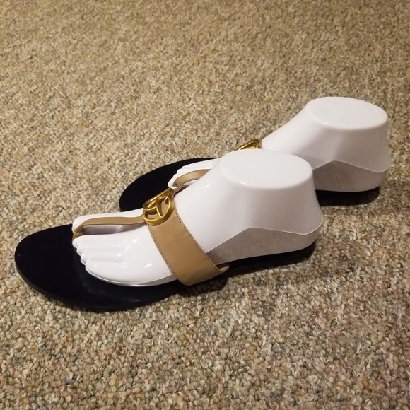 Kellparker Brielle Tan Sandals  Women’s Size 9.5 Gold GG Logo Embellishment Shoe - Picture 12 of 13